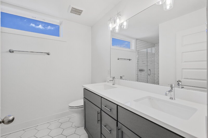 Building Photo - 700 James Ave