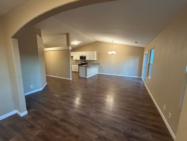 Building Photo - Great Family Home in Fantastic Hollister Neighborhood!