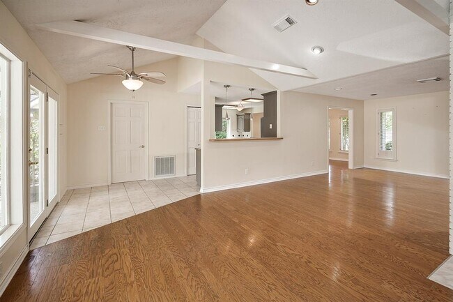 Building Photo - 10631 Del Monte Dr