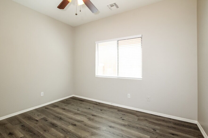Building Photo - 5206 W Glass Ln