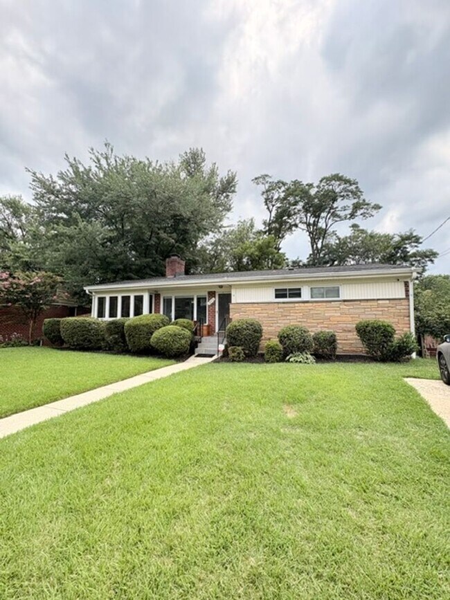 Building Photo - 9714 Admiralty Dr
