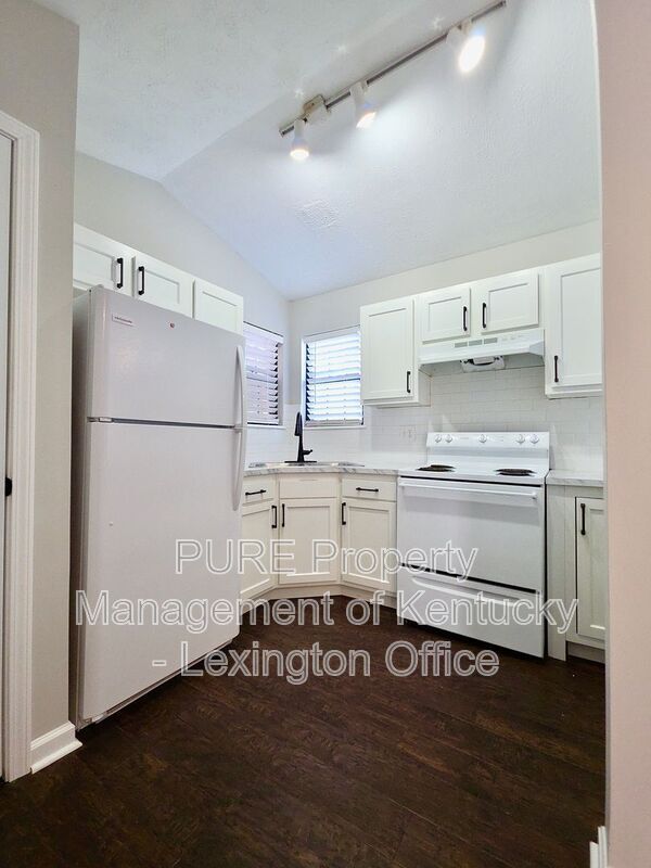 Building Photo - 1430 Vintage Cir