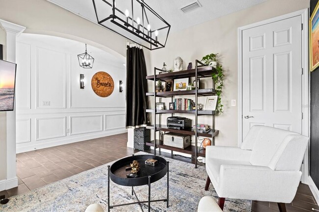 Building Photo - 5709 Silver Sun Dr