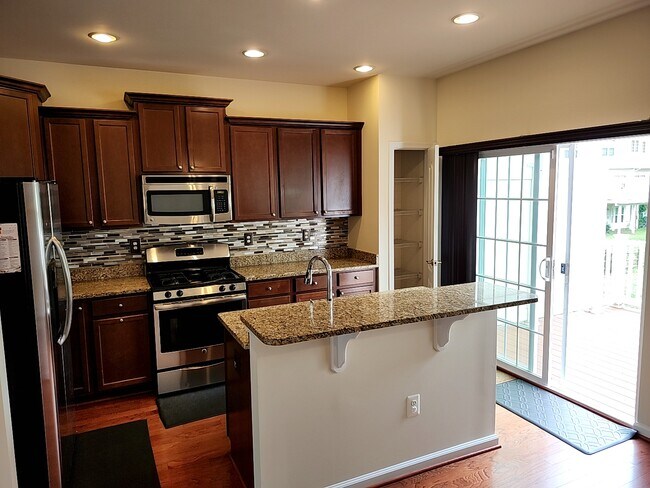 Building Photo - Bryans Road Townhome Retreat | Flexible Lease Available