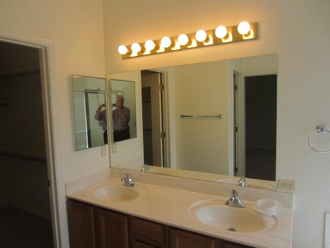Building Photo - Attractive 3 Bed. 2 Ba. Home In Rita Ranch...