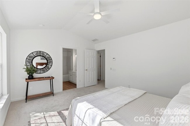 Building Photo - 2443 Normancrest Ct