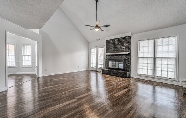 Building Photo - Style, Space, and Convenience in the Heart...