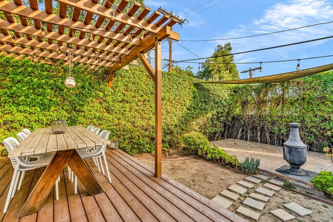 Building Photo - 5182 Ellenwood Dr