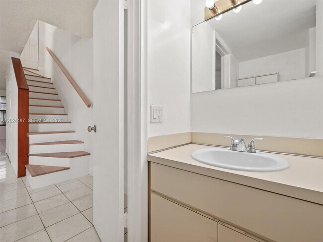 Building Photo - 5437 W 21st Ave