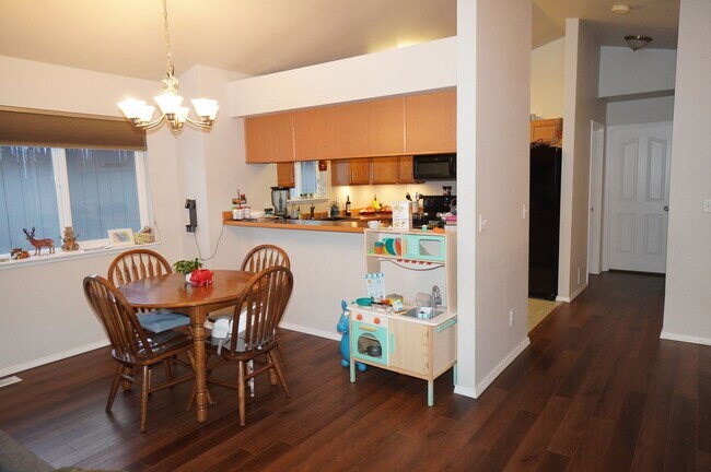 Building Photo - 4 Bedroom Eagle River Home!