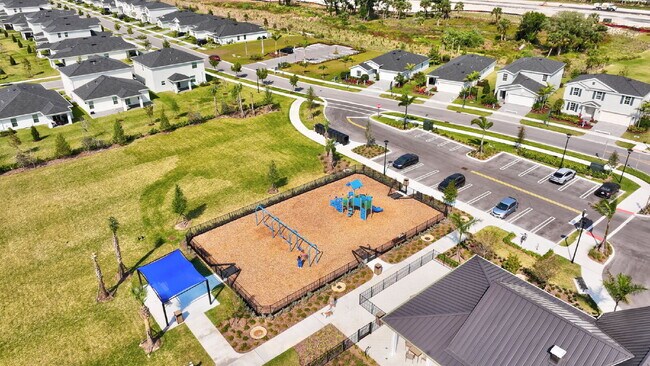 Building Photo - Luxurious Living: Spacious 5-Bedroom Home with Scenic Views in Port Saint Lucie!