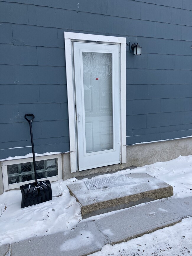 Shared side door to basement laundry - 912 5th St SW