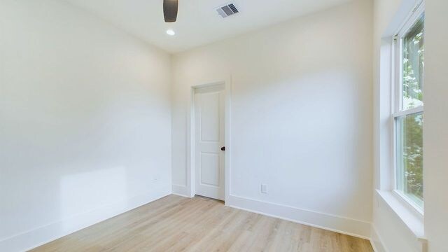 Building Photo - 5212 Pine Tree Dr