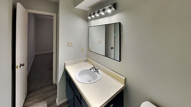 Building Photo - Start your new year in this 2 bedroom, 2.5 bath home located in Shadow Mountain Condominiums!