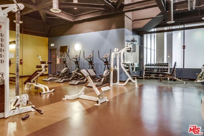 Building Photo - 1100 Wilshire Blvd