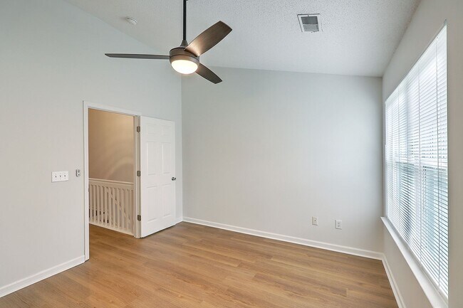 Building Photo - 8047 Shadow Oak Dr