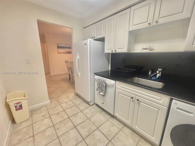 Building Photo - 2501 S Ocean Dr
