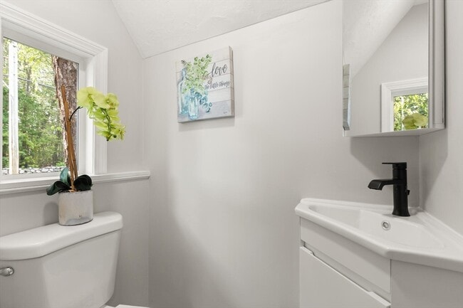 Building Photo - 129 Maple Ave