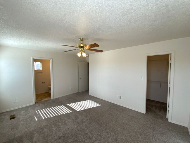 Building Photo - 3 Bedroom Home Near Unser Blvd SW & Tower ...