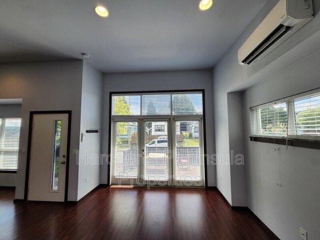 Building Photo - 1224 5th St