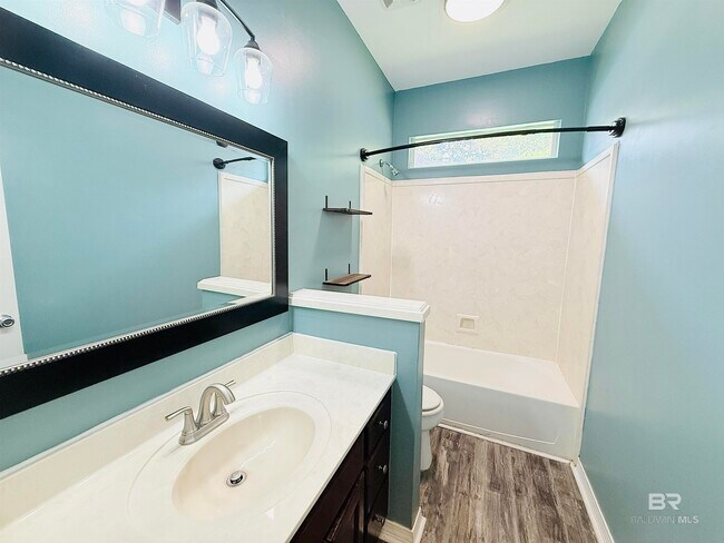 Building Photo - 31424 Oakridge Dr