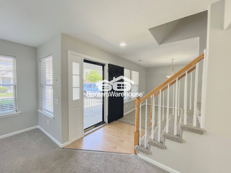 Building Photo - 617 Lord Nelson Ct