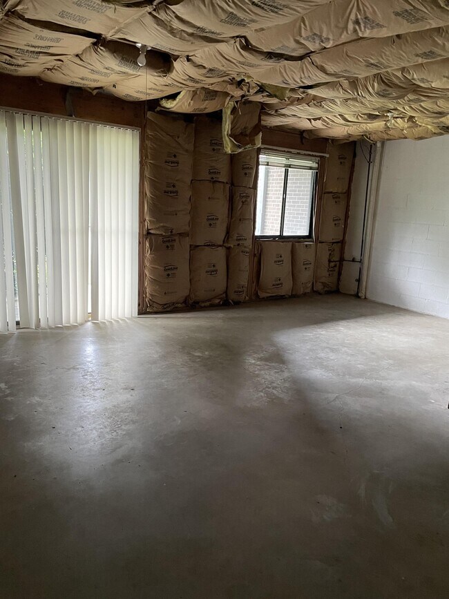 Building Photo - 161 Harvest Dr