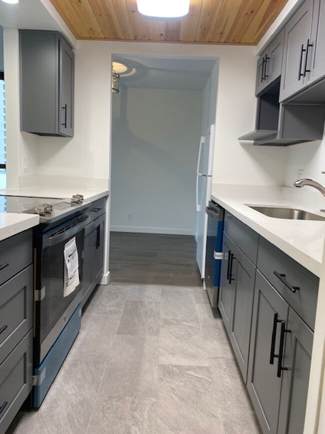 Building Photo - Belltown Condo- Newly renovated one bedroom 9th floor