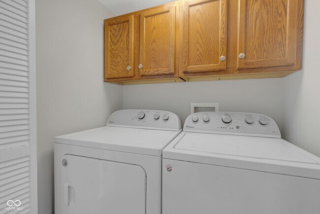 Building Photo - 6318 Pickwick Ct