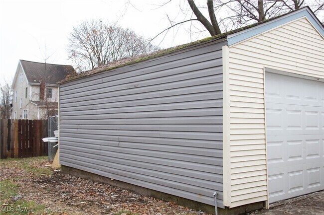 Building Photo - 1093 Wilbur Ave