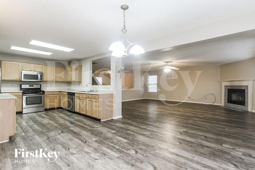 Building Photo - 6829 W Raleigh Dr