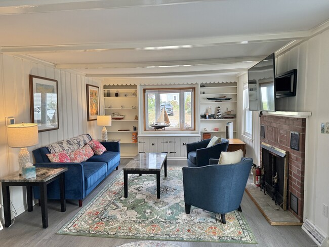 Building Photo - 18 Bay St