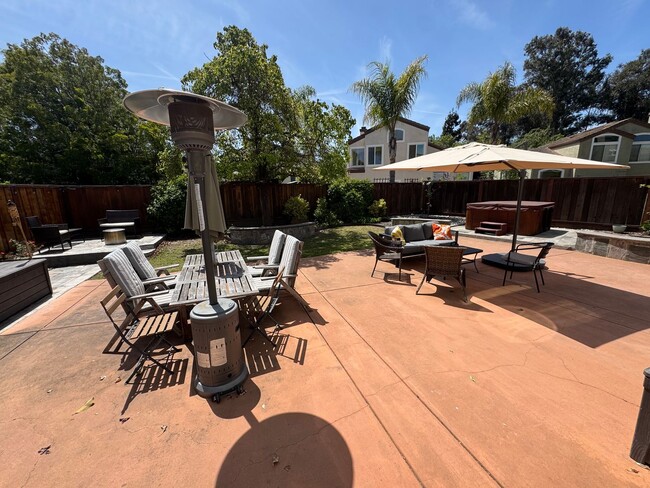 Building Photo - 5 bed 3 bath Gated Community in Union City...