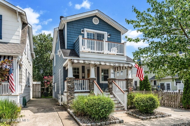 Building Photo - 706 E St