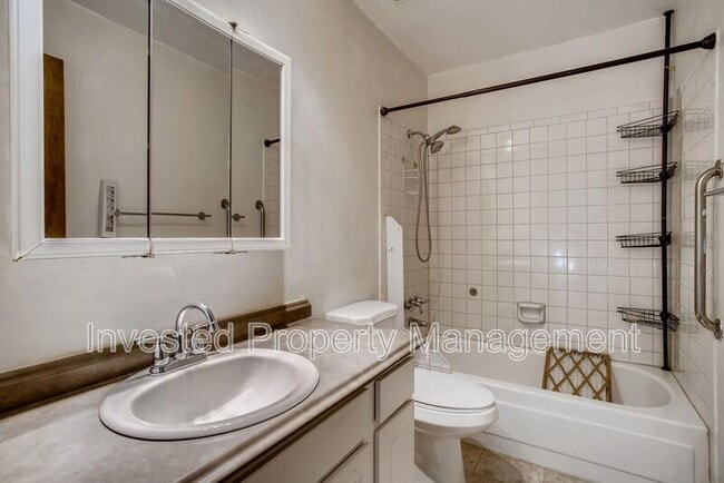 Building Photo - 172 S Cody St