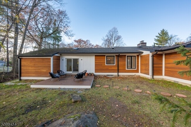 Building Photo - 7 Oak Tree Ln