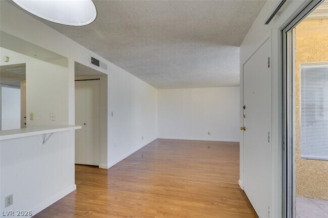 Building Photo - 1404 Santa Anita Dr