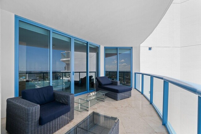 Building Photo - 333 Las Olas Way