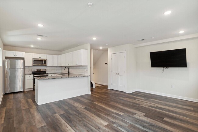 Primary Photo - 1330 N 15th St