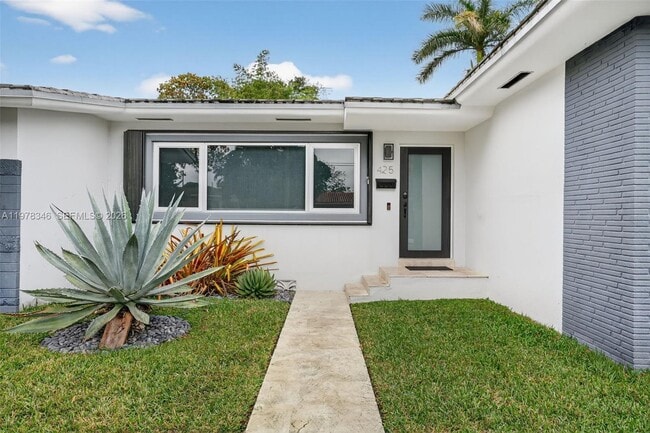 Building Photo - 425 NE 114th St