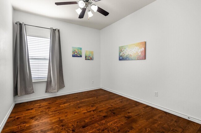 Building Photo - 3700 Linden Ave