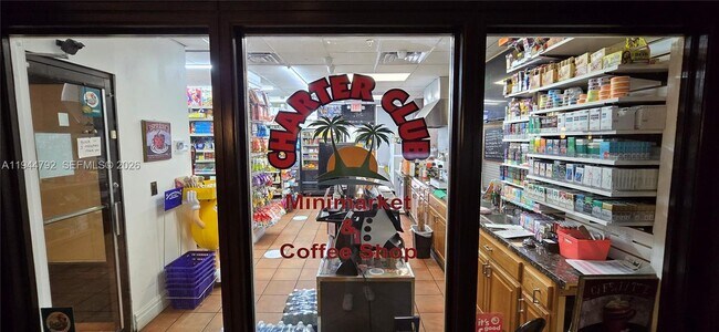 Building Photo - 600 NE 36th St