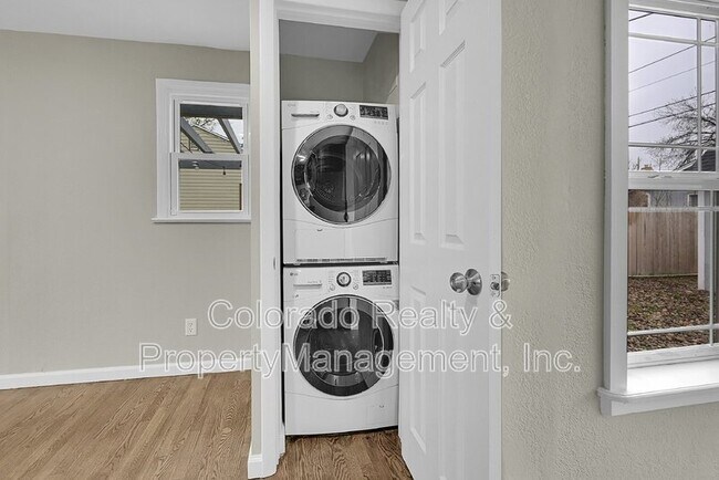 Building Photo - 2761 S Hazel Ct