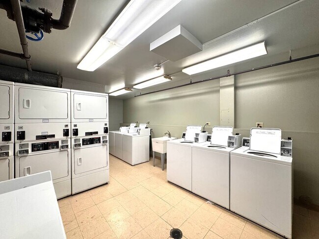 Building Photo - 2 Villa Verde Dr