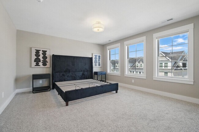 Building Photo - 3010 Greeneview Ln