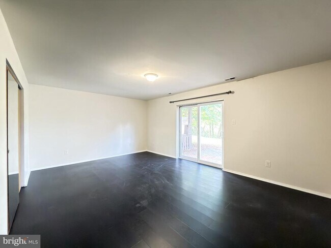 Building Photo - 23 Valley Crossing Cir