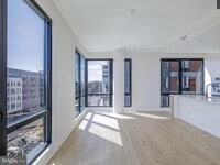 Building Photo - 255 W Falls Station Blvd