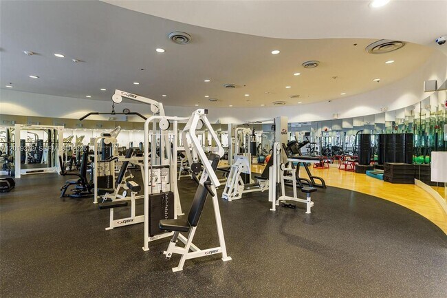 Building Photo - 5600 Collins Ave