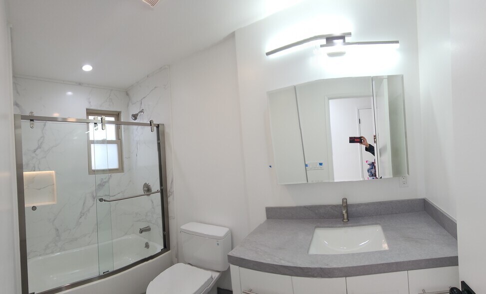 Building Photo - 286 Roosevelt Way