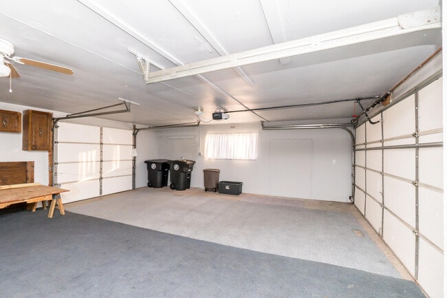 Building Photo - 18248 Farmington Rd